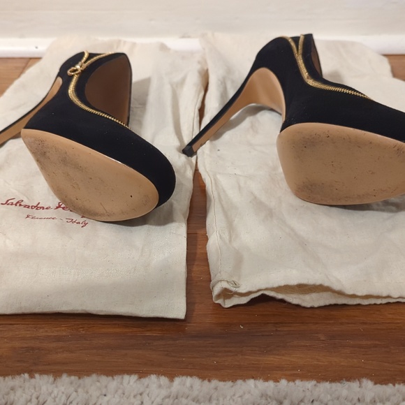 Ferragamo 'Rory' Pumps - Picture 2 of 5